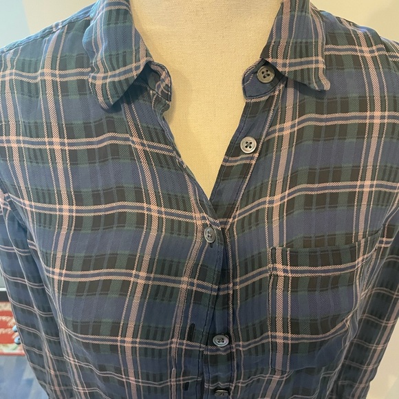 Armani Exchange A/X woman’s button down 100% Mulberry Silk S/P - Picture 2 of 3